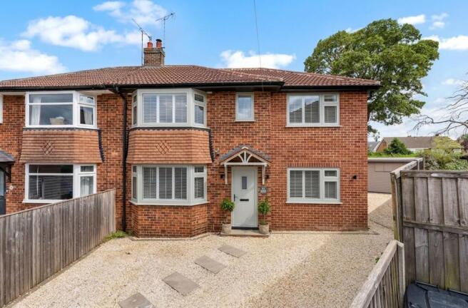 4 bed Semi-Detached for sale in harrogate