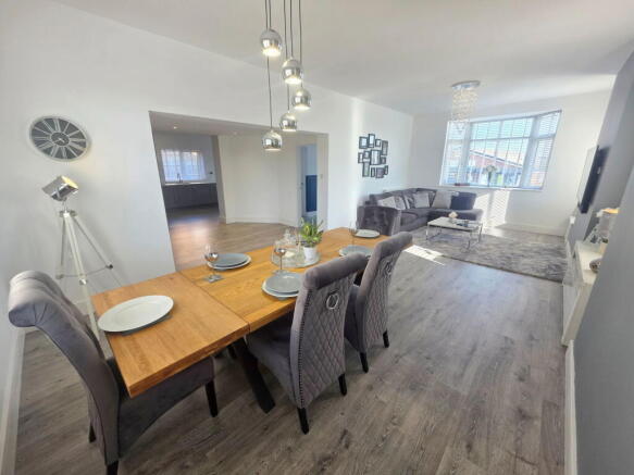 5 bed Detached for sale Image 10