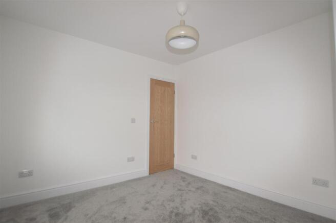 2 bed Semi-Detached to rent Image 7