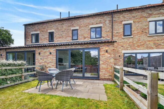 3 bed Terraced for sale Image 12