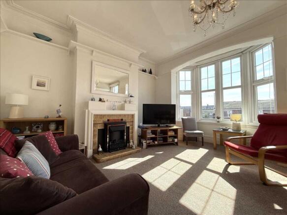 3 bed Flat for sale Image 5