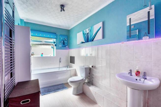 FAMILY BATHROOM