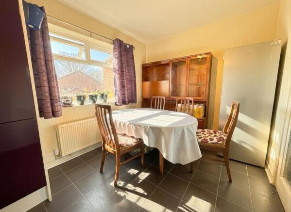 3 bed Semi-Detached for sale Image 6