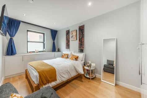 Clifton Walk, Hammersmith, London, W6