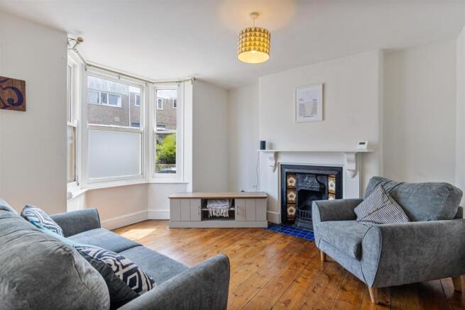 A09 - 15 Ford Valley, Dartmouth - 250722.jpg