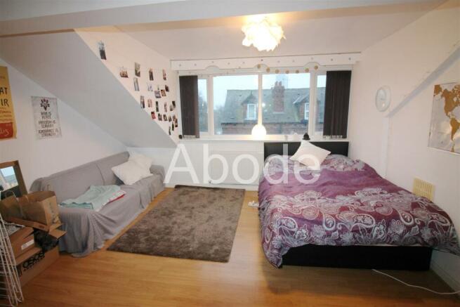 5 bed House to rent Image 4