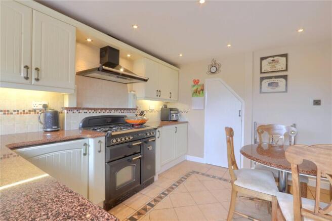 3 bed Semi-Detached for sale Image 6