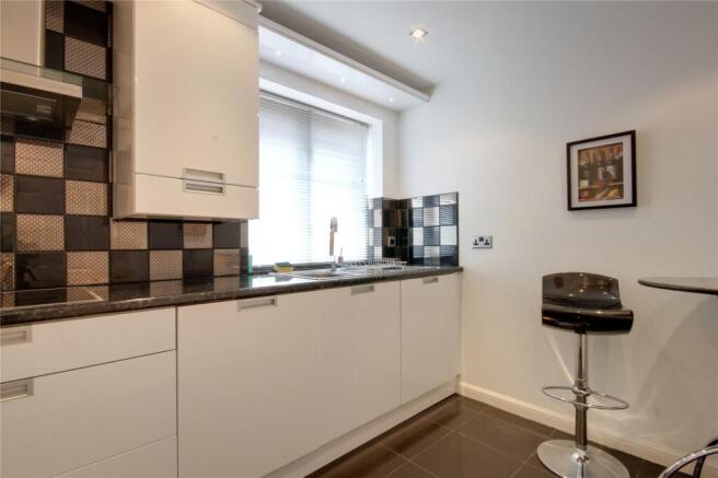 3 bed Flat to rent Image 8