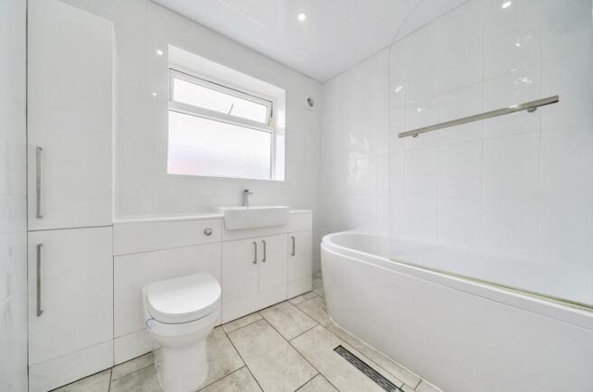 4 bed Detached Bungalow for sale Image 11
