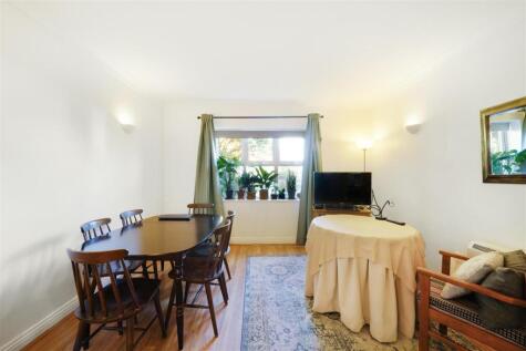Hillary Drive, Isleworth, TW7