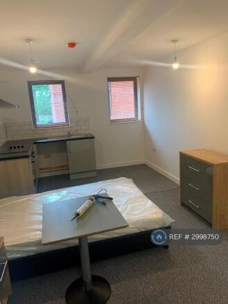 Studio Flat Img 3