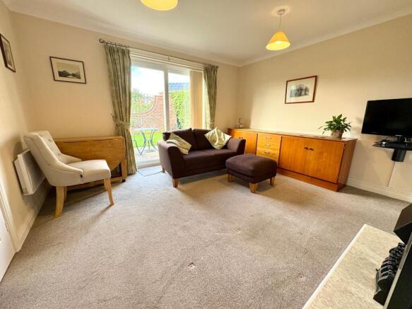 The Hawthorns, Lutterworth, LE17 photo 2