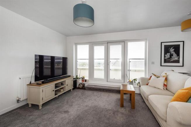 43 Taylor Close, TN9 2FE 005.jpg