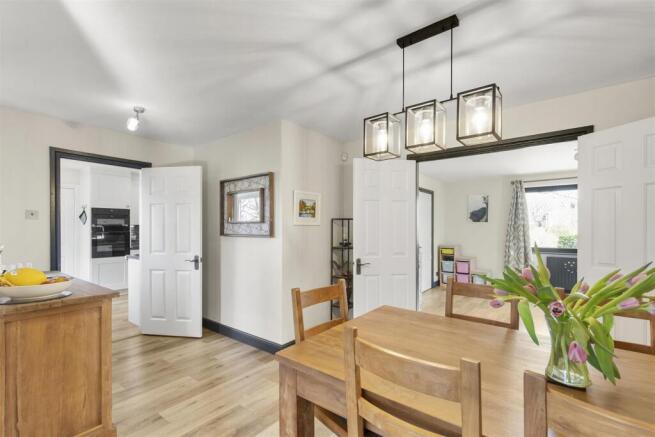 5 bed House for sale Image 7