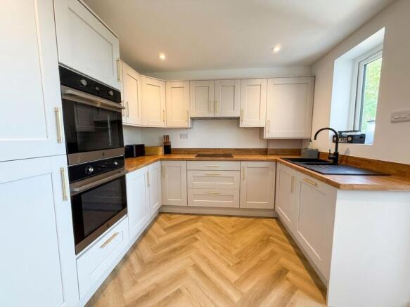3 bed Semi-Detached for sale Image 5