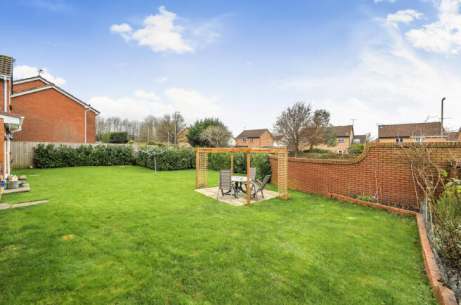 Ramleaze Drive, Shaw, Swindon, SN5 photo 2