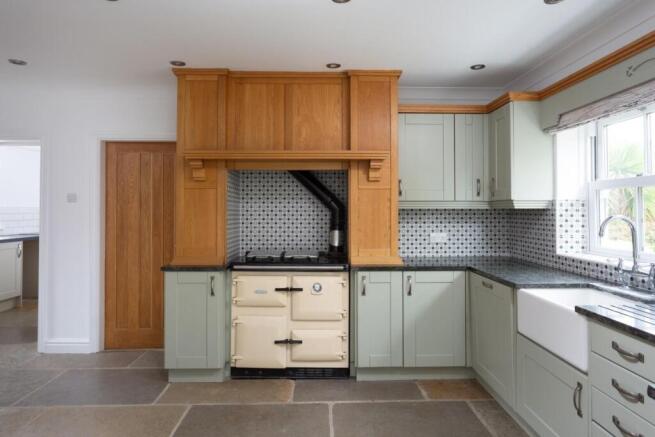 3 bed Detached to rent Image 5