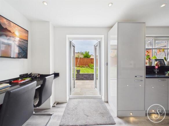 4 bed Detached for sale Image 7