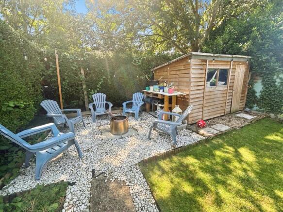 Bankside Drive, Thames Ditton, Surrey, KT7 photo 4