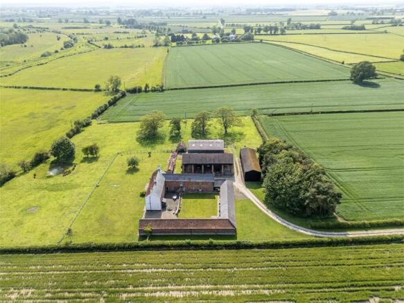 6 bed Detached for sale Image 10