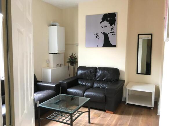 Lounge 1.jpg