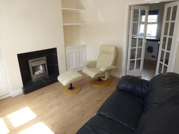 Living Room pic 2.JPG