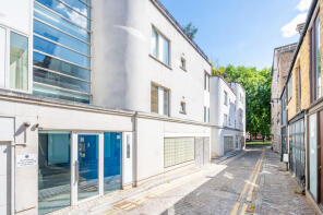13, 8 Rose Court, Islington Green, London N1 2XR