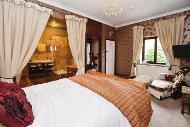 2 bed Semi-Detached Bungalow for sale Image 6