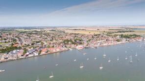 Flat 7, The Crows Nest, Belvedere Road, Burnham-on-crouch CM0 8AJ