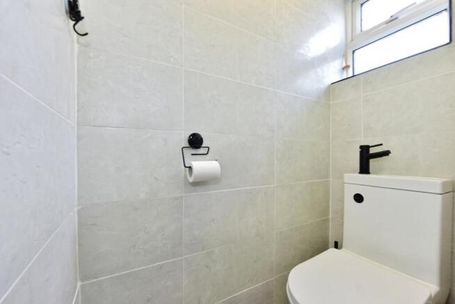 4 bed Semi-Detached for sale Image 12