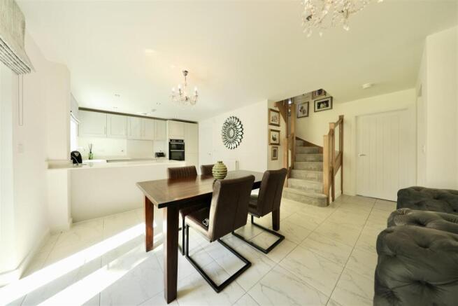 4 bed Detached for sale Image 8