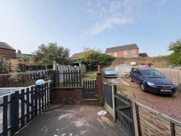3 bed Terraced to rent Image 7