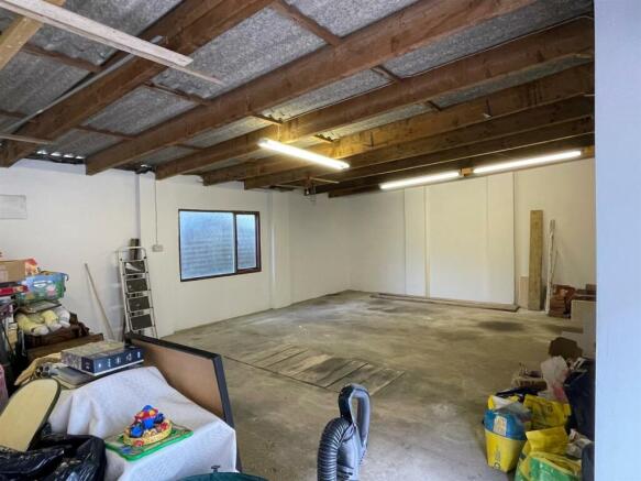 Garage 1.jpg