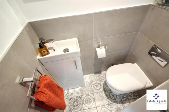 5 bed Detached for sale Image 10
