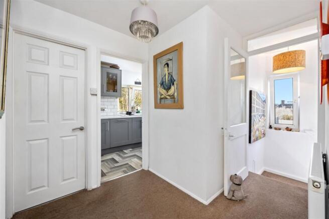 Barnet Way 19 ENTRANCE HALL.jpeg