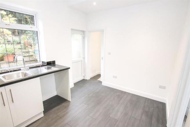 FITTED KITCHEN / DINER