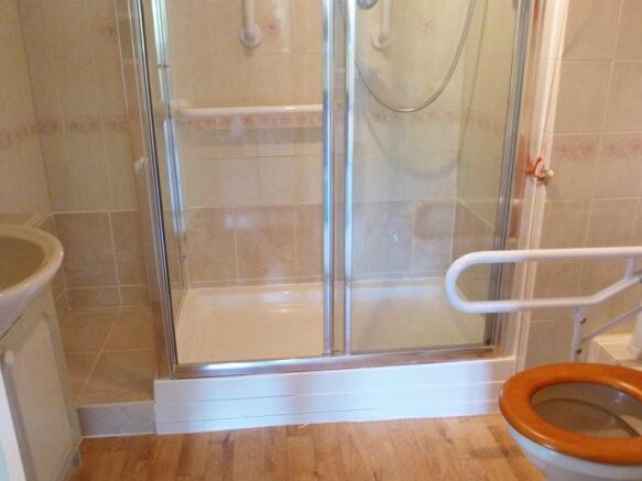 SHOWER ROOM