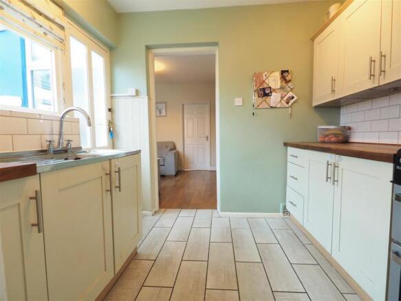 Kitchen Through To Lounge 742