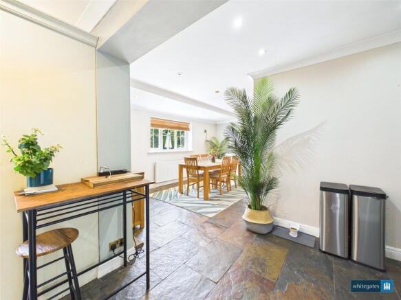 5 bed Detached for sale Image 7