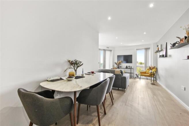 property in Ipsus Building,
4 Balham Hill, SW12