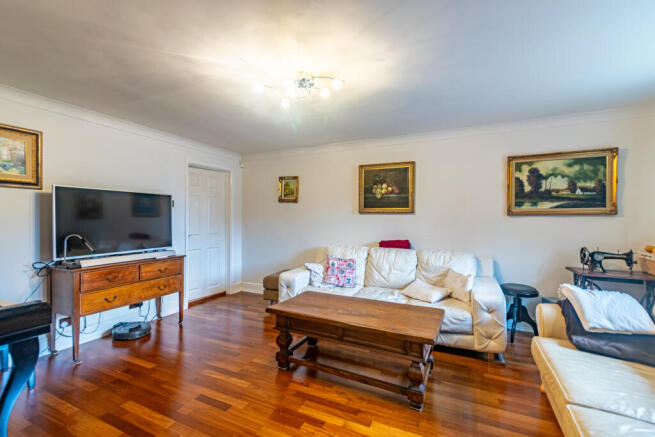 5 bed Detached for sale Image 6