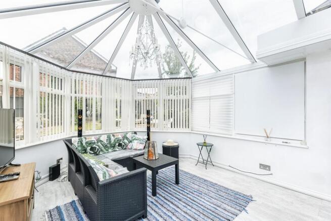 4 bed Detached for sale Image 8