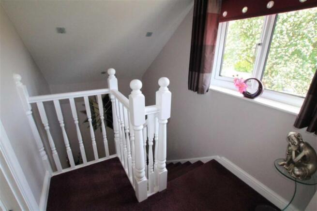 FIRST FLOOR LANDING