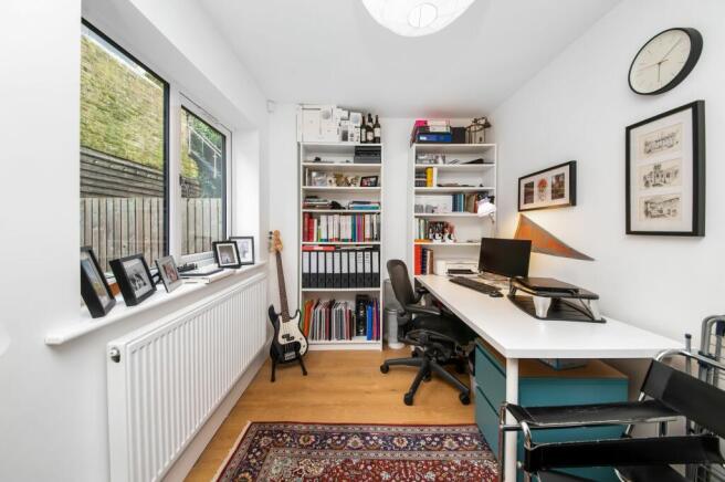 HOME OFFICE / GROUND FLOOR BEDROOM