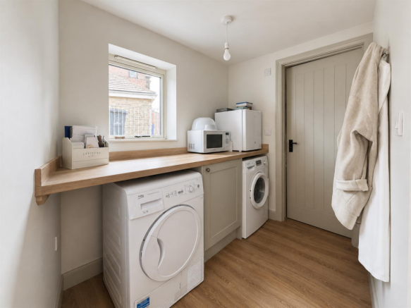 2 bed Character Property to rent Image 6