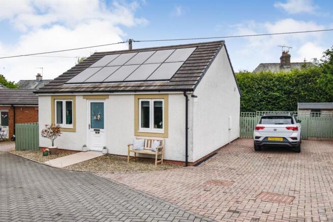 24 PAttinson Close.jpg