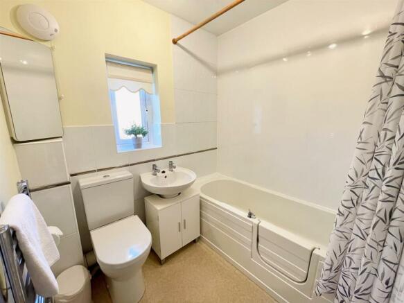 Bathroom.JPG