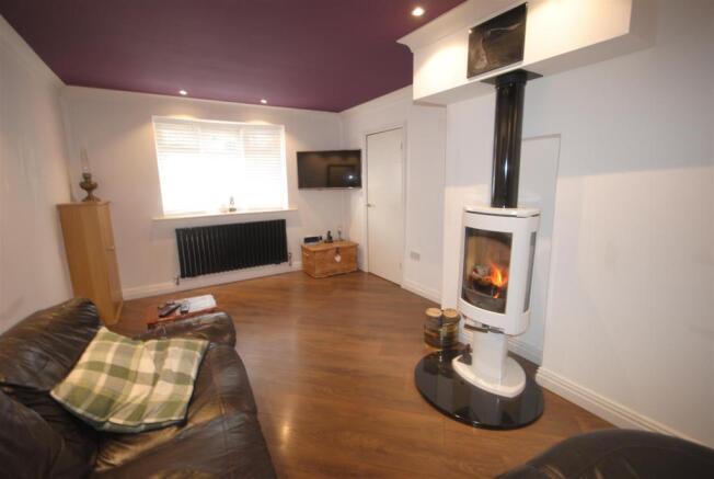 Lounge (to the front)