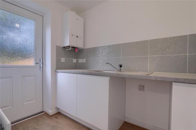 4 bed Detached to rent Image 5