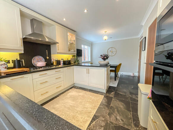 19 Victoria Court - Kitchen dining (2)